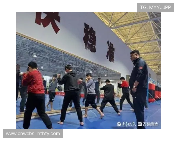 石龙体校教练深入中小学选拔苗子，完善后备人才培养体系